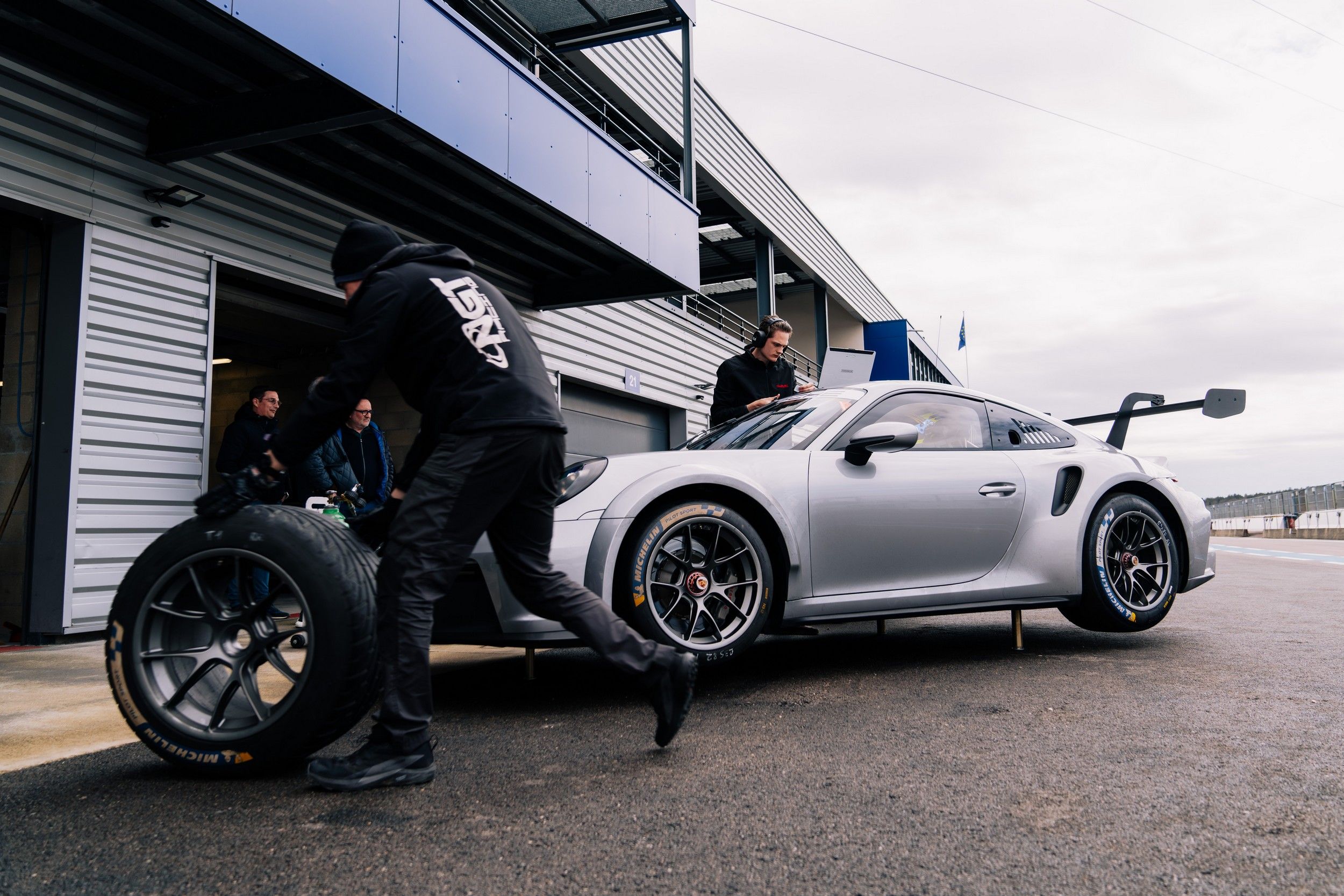 NGT Racing avec Paque, Pauwels et Knutsson en Carrera Cup Benelux